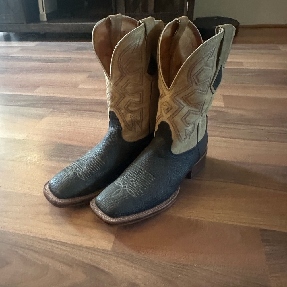 NOCONA 9.5D Shark Square Toe